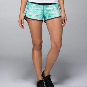 **RARE* Lulu speed short in Spray Dye White